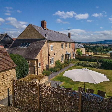 Beautiful Cotswold Farmhouse With Hot Tub Manchester Exterior photo